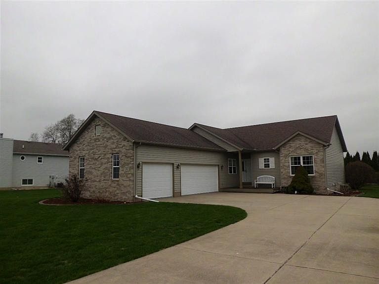 1st image of 24 Laurelwood Dr