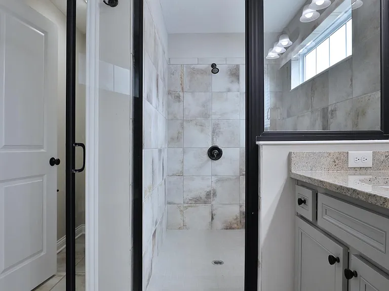 1412 Leesland Dr — Photo 42