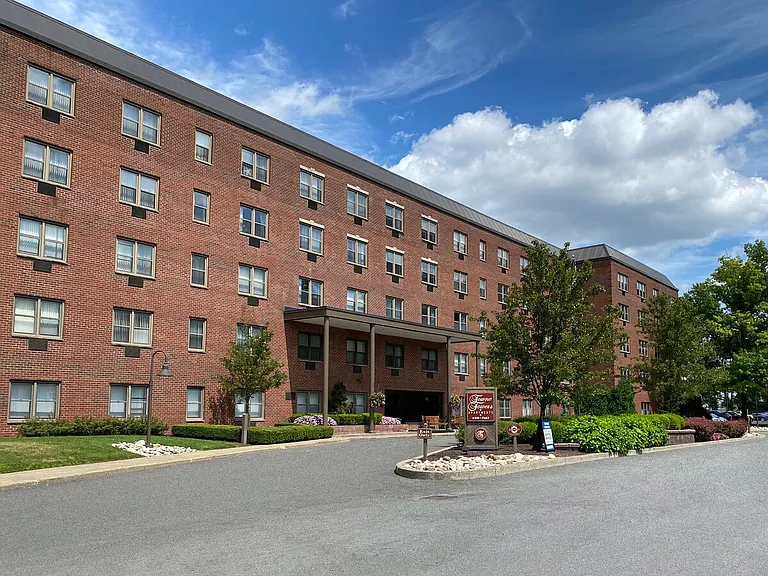 Towne Towers — Photo 8