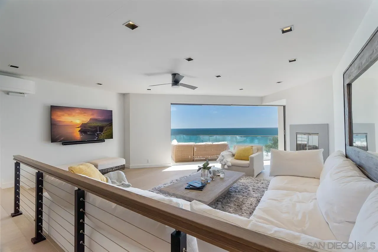 Las Brisas — Photo 1