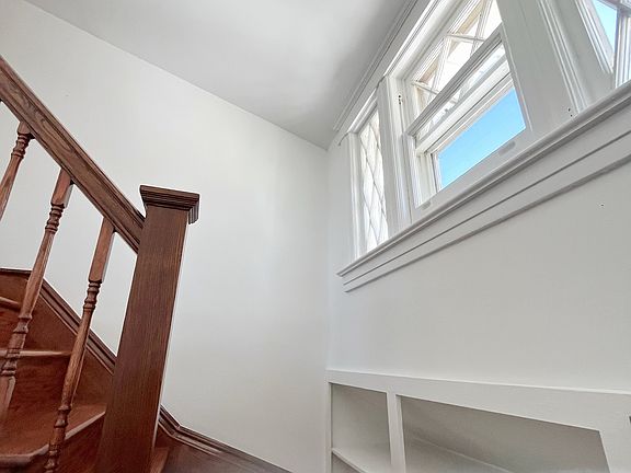 4th image of 11517 9th Ave Floor 2