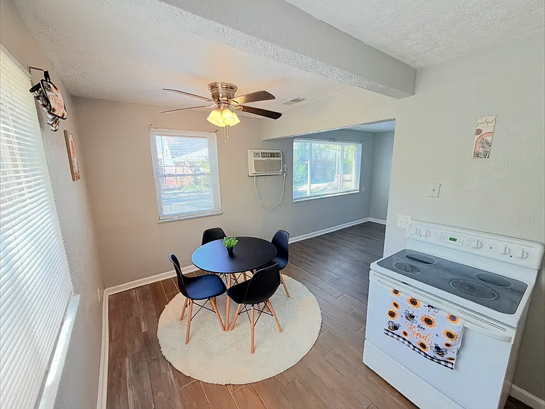 1437 Ambrose Ave #3 — Photo 13