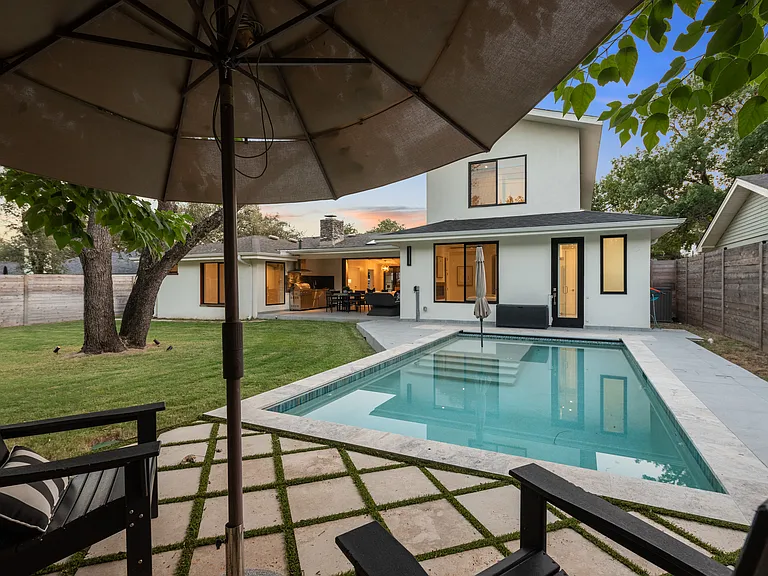 4000 Greystone Dr — Photo 32