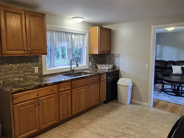 4186 Whitney Ave — Photo 10