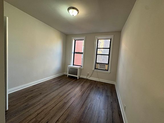 5th image of 5307 Roosevelt Ave APT 3R
