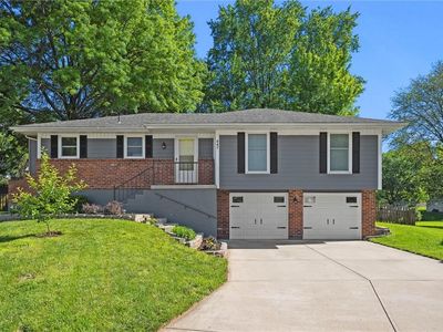 247 SE Brownfield Ct, Lees Summit, MO, 64063