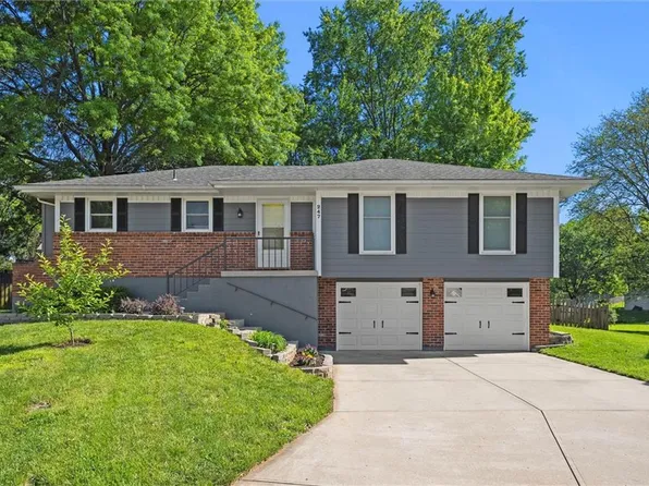 247 SE Brownfield Ct, Lees Summit, MO 64063