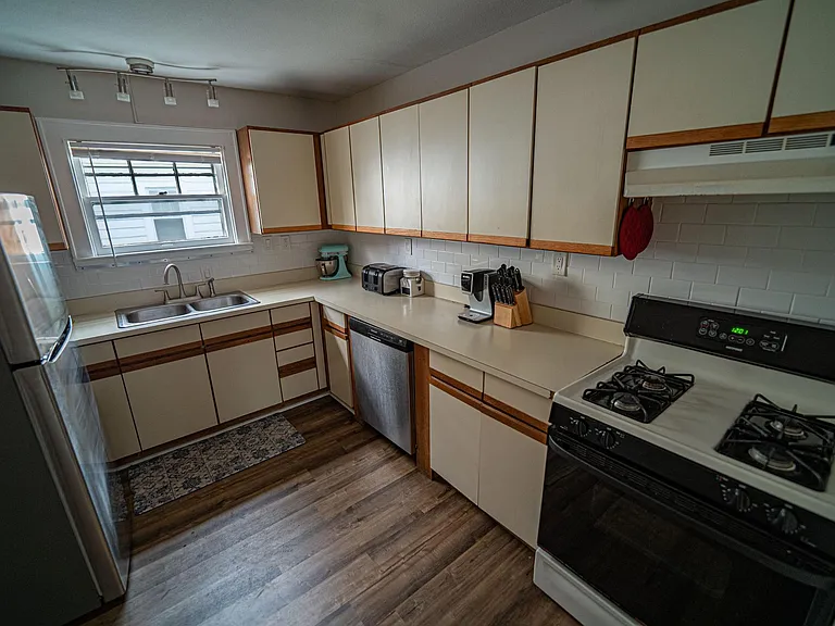 218 Kensington Pl #218 — Photo 3