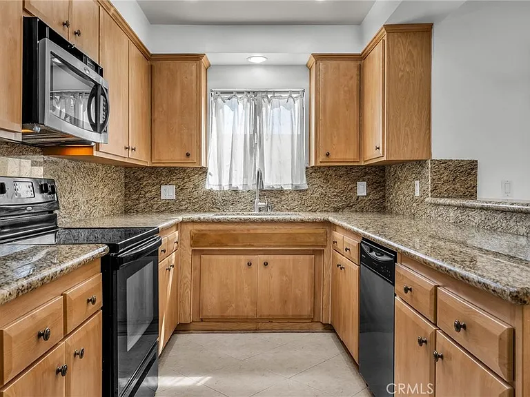 810 Edgewood St #105 — Photo 4