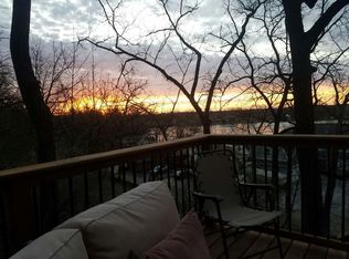 142 1/2 Riverside Dr, Waterford, WI 53185