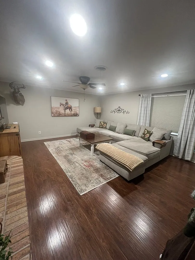 Mid Term Rental — Photo 4