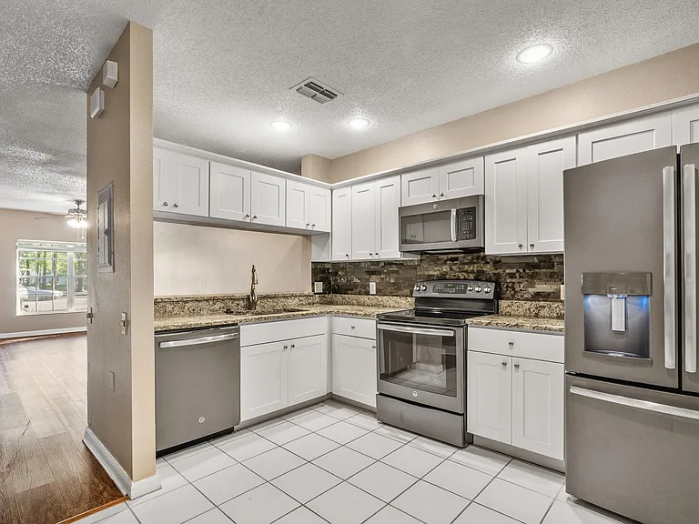 8611 Hunters Key Cir #8611 — Photo 5