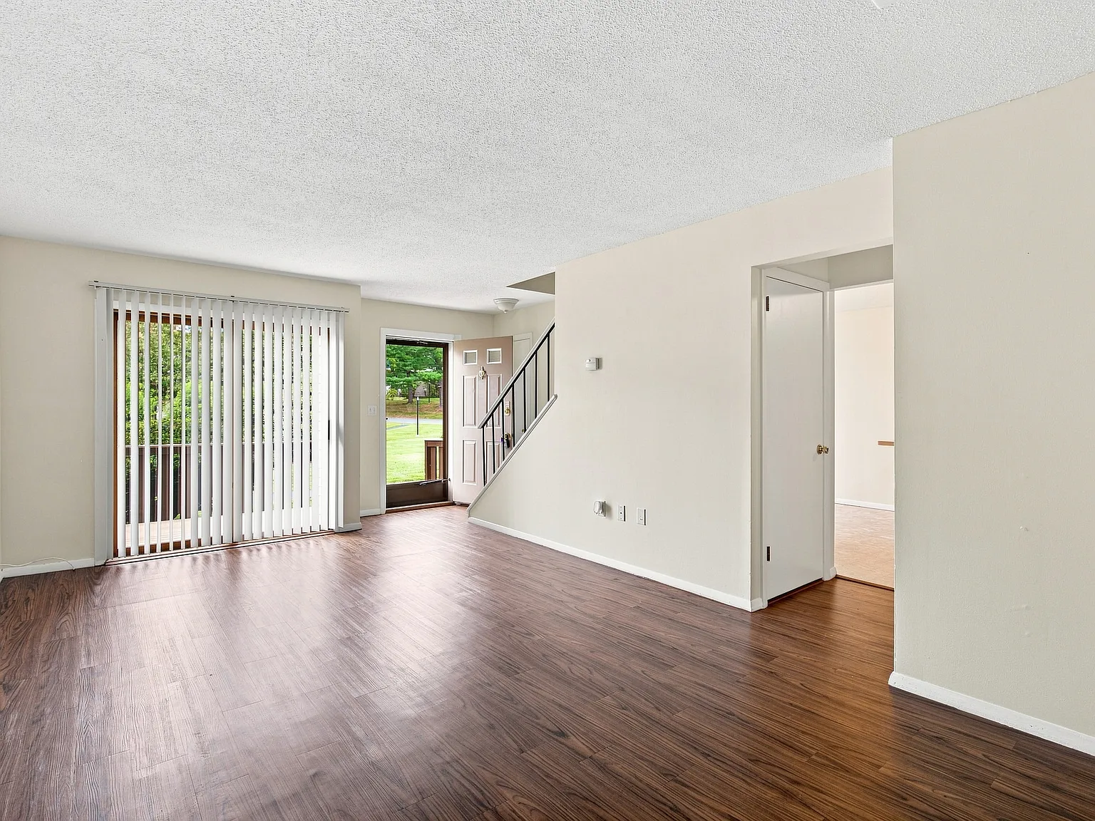 2 bed, 1.5 bath, 1340 sqft, $2,400 — Photo 4