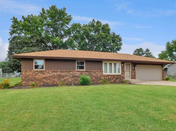 4718 Terrang Trl, Machesney Park, IL 61115