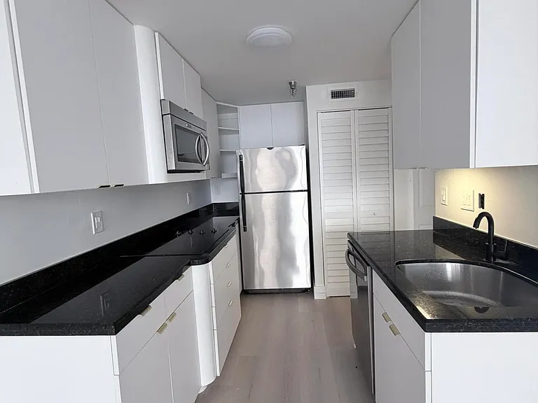 540 Brickell Key Dr #1224 — Photo 12