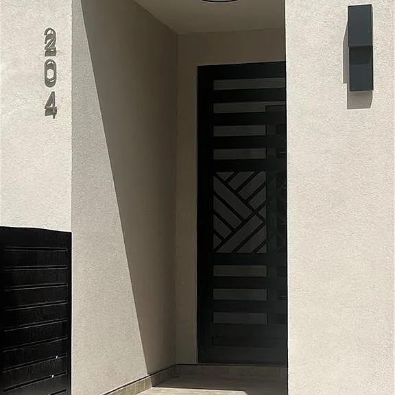 204 Canary Ave — Photo 2