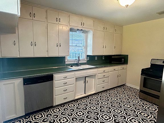2nd image of 2214 S Fannin St