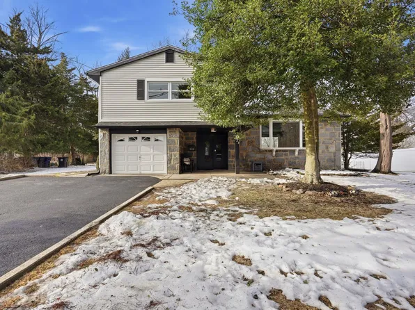 323 Parry Rd, Cinnaminson, NJ 08077