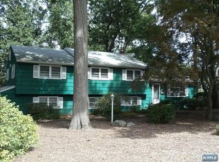 17 Phyllis Dr, Montvale, NJ 07645