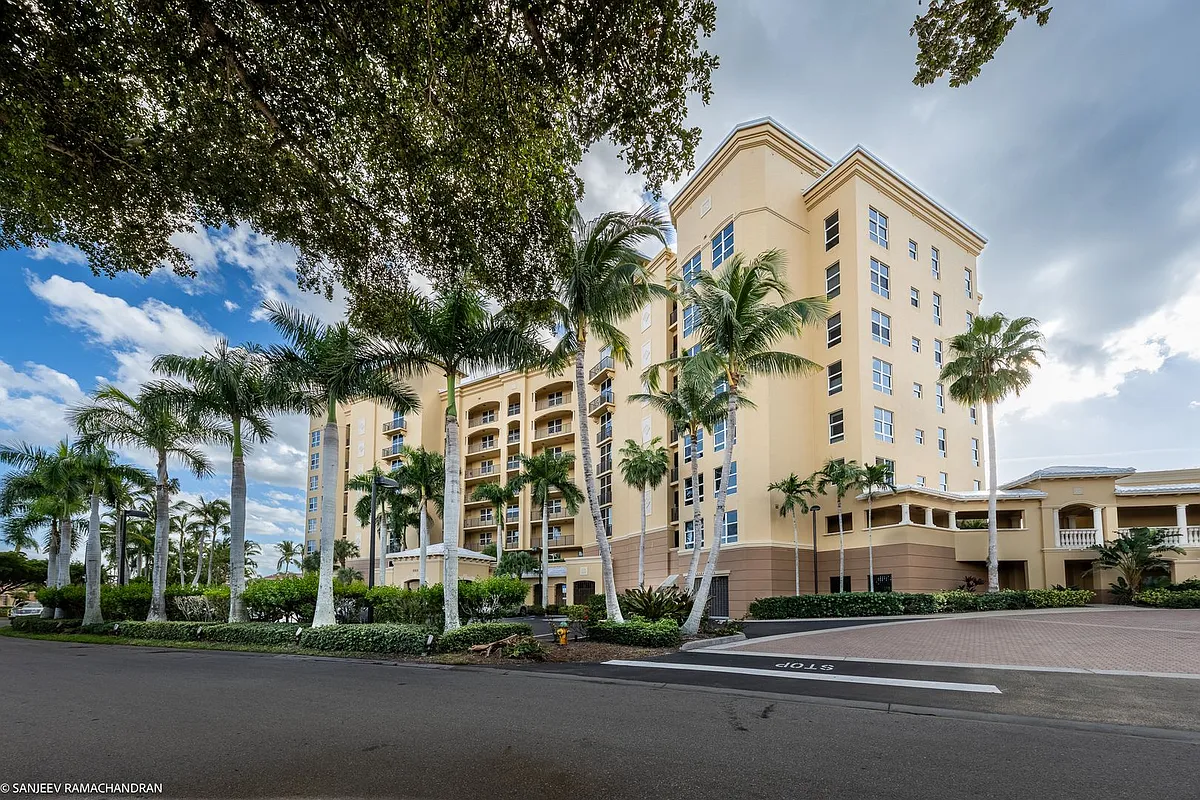 Building Photo - 3313 Sunset Key Cir #402