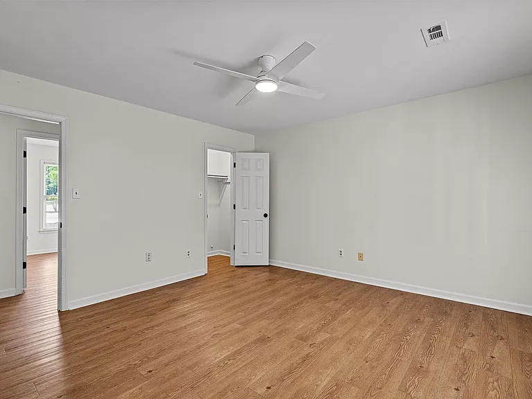 811 Bedford Park — Photo 12