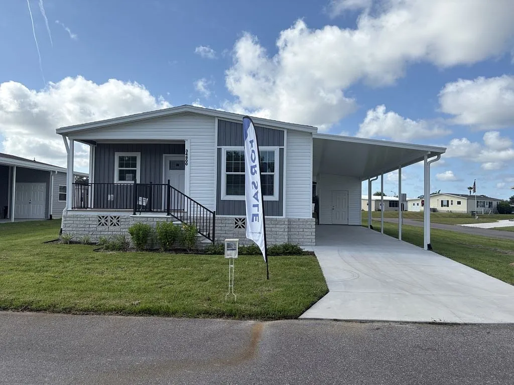 3 bed, 2.5 bath, 1456 sqft, $1,799 — Photo 1