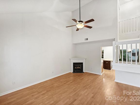 2nd image of 14922 Deshler Ct