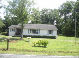 525 Devils Racetrack Rd, Four Oaks, NC 27524