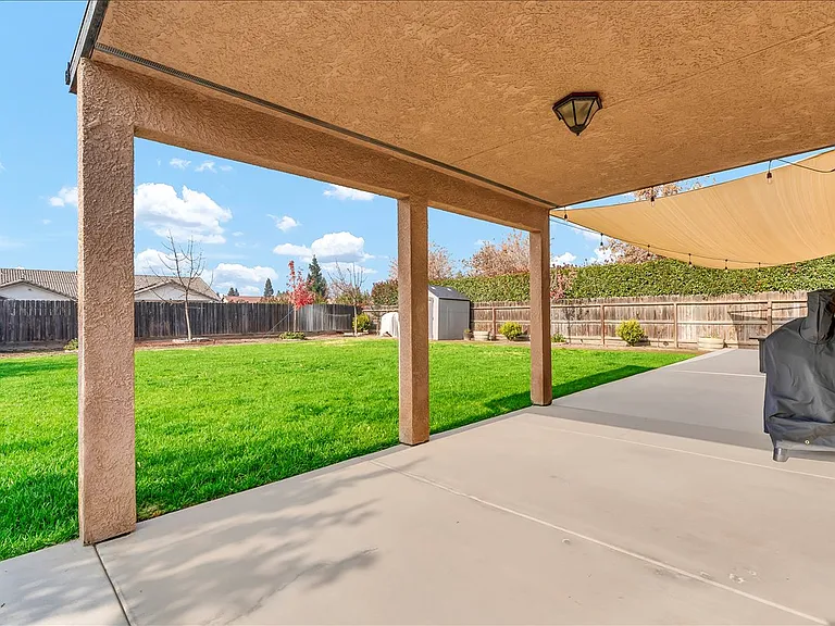 2435 N Crowe St — Photo 23