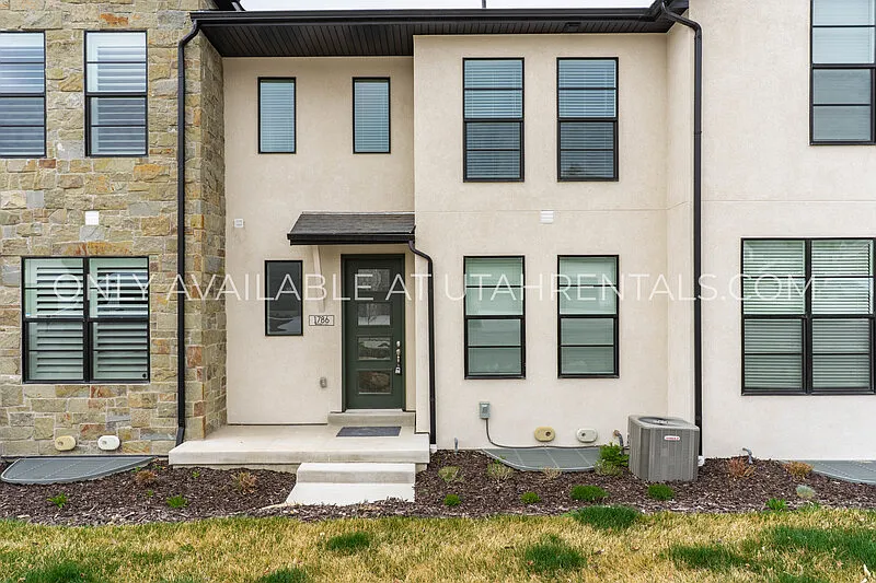 Building Photo - 1786 N 180 E