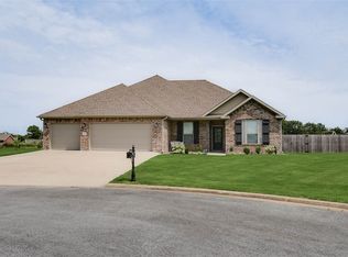 18109 Astor Dr, Fayetteville, AR 72704