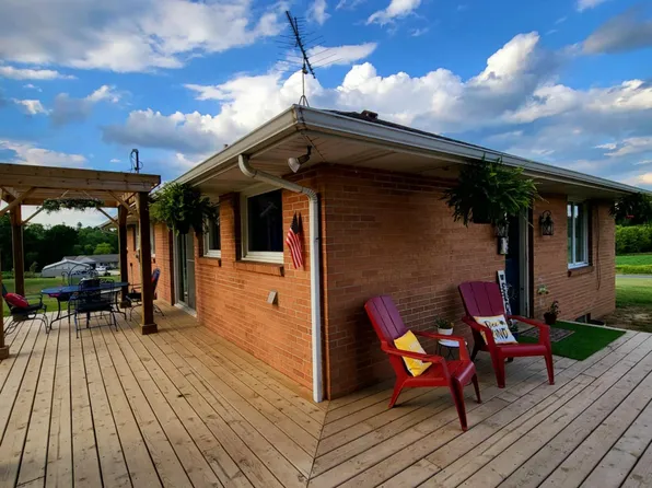 114 S Hubbardston Rd, Pewamo, MI 48873