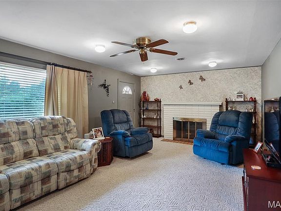 4th image of 411 Parkin St