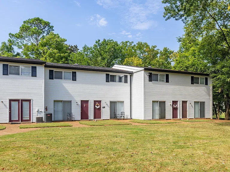 Brookwood Apartments — Photo 27