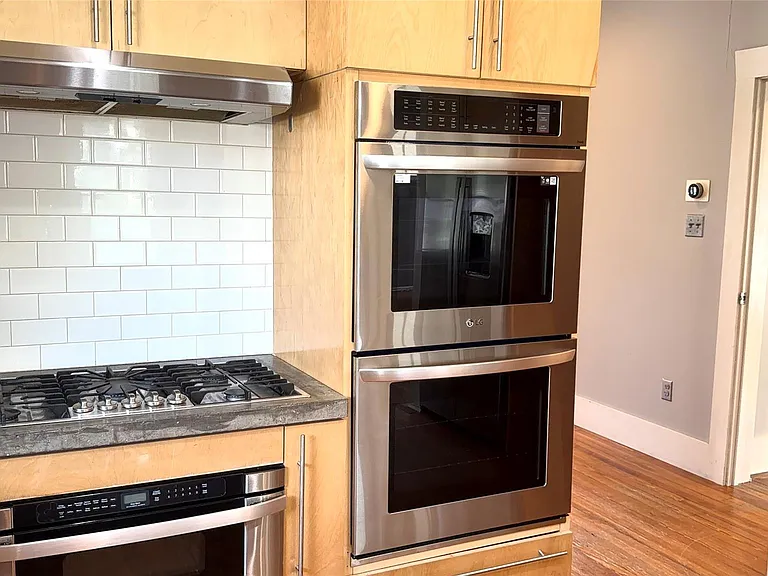 4530 Walker St — Photo 10