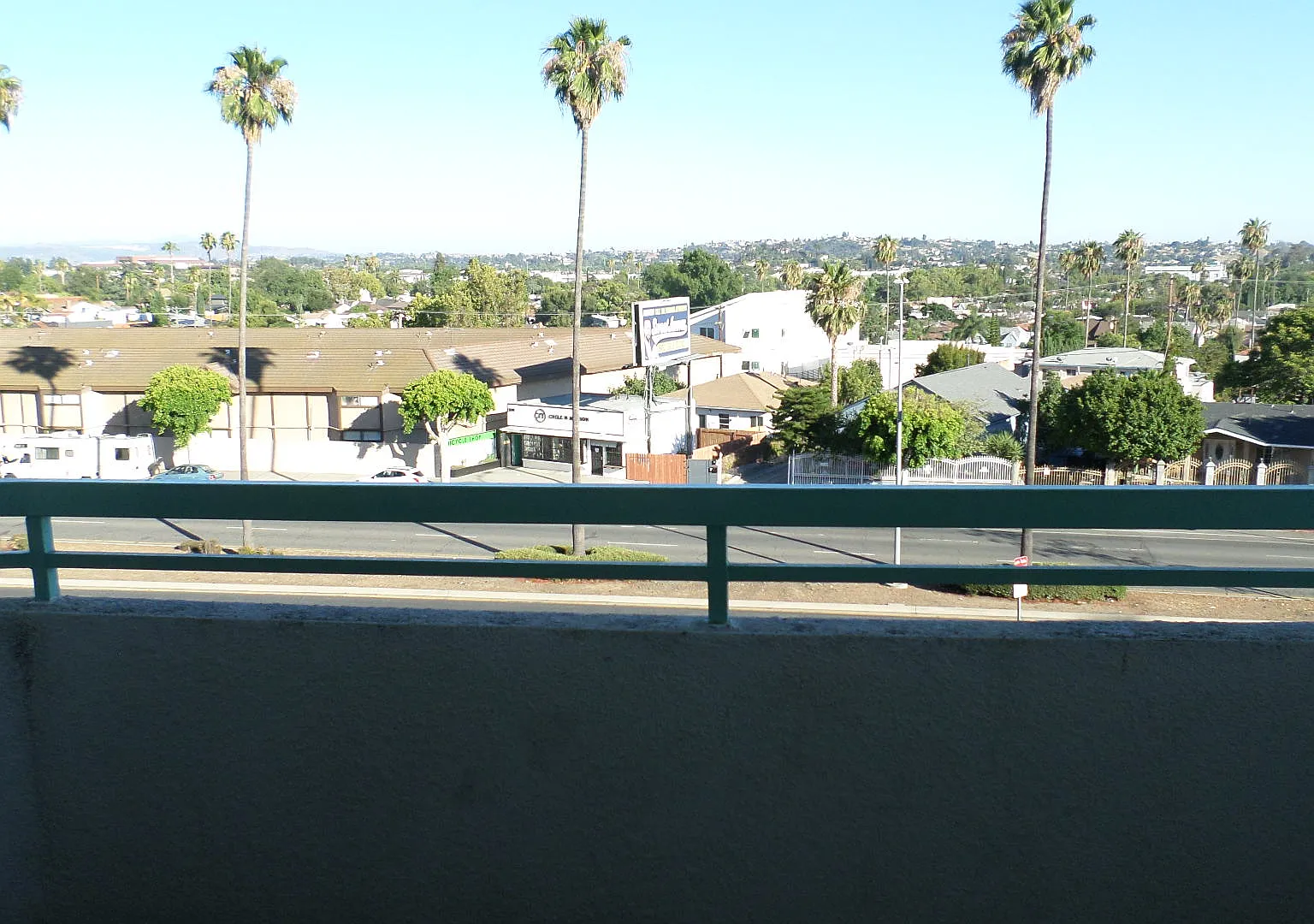 2 Bedroom 2 Bathroom Apt Free 2 Car Gate Parking Hard Wood Floor — Photo 4
