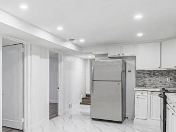 2nd image of 66 Hogarth St #Basement