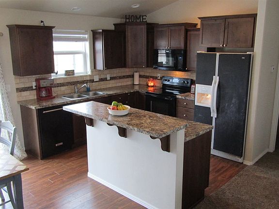 3rd image of 702 Parkwood Dr
