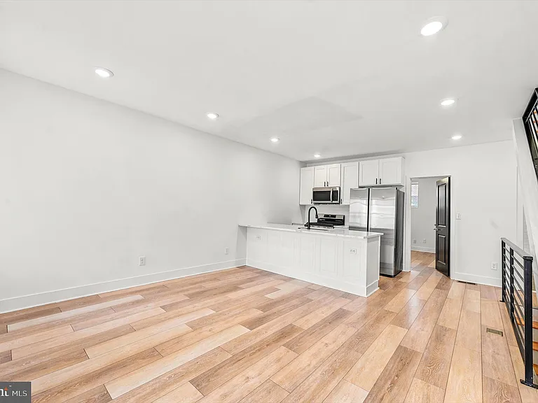 5616 Florence Ave — Photo 9