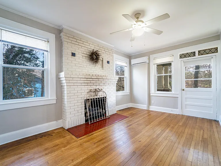 24 Robindale Ave #3 — Photo 2