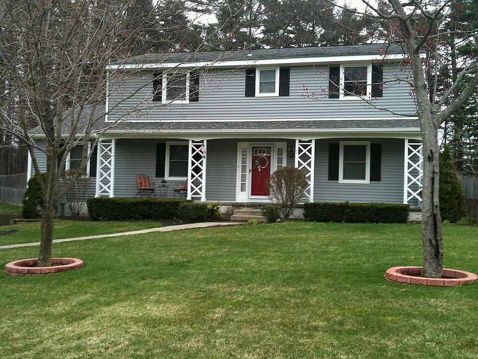 1st image of 7 Cresthaven Ln