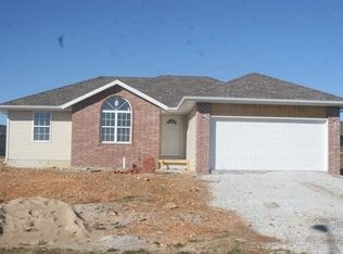 719 W Lake Ave, Clever, MO 65631