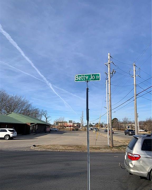 1st image of 542 N Betty Jo Dr