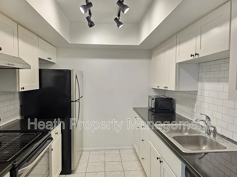 3 bed, 2.0 bath, 1140 sqft, $2,495 — Photo 3