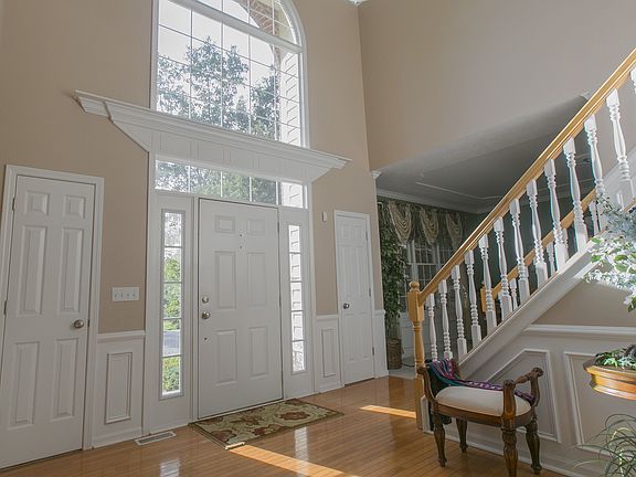 Bright 2-Story Entry