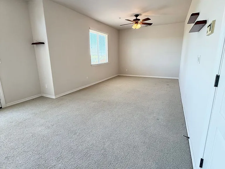 1090 Megan Ct — Photo 22