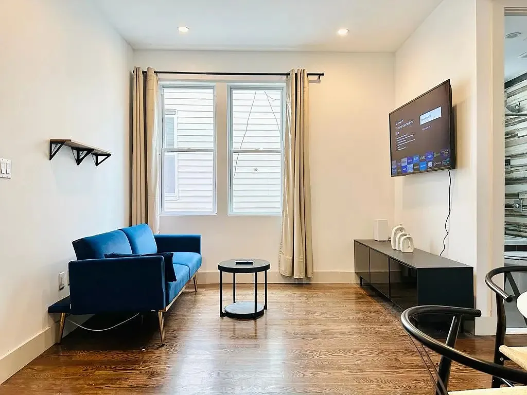 5 bed, 4.0 bath, 1200 sqft, $1,030 — Photo 4