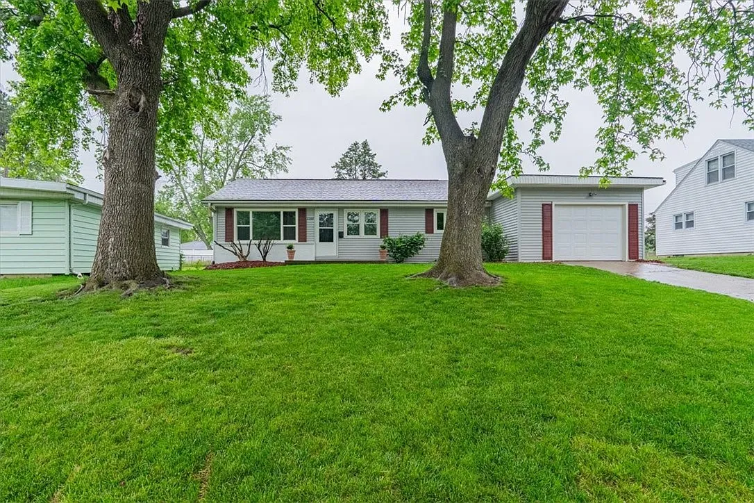 2284 Grandview Dr photo 1