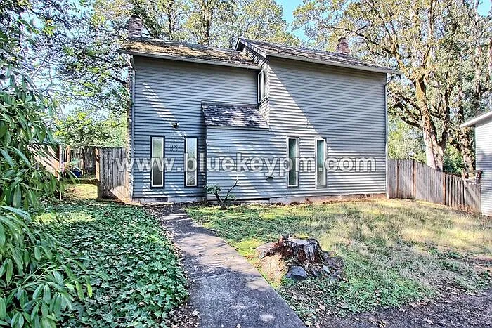 2 bed, 1.0 bath, 890 sqft, $2,395 — Photo 1