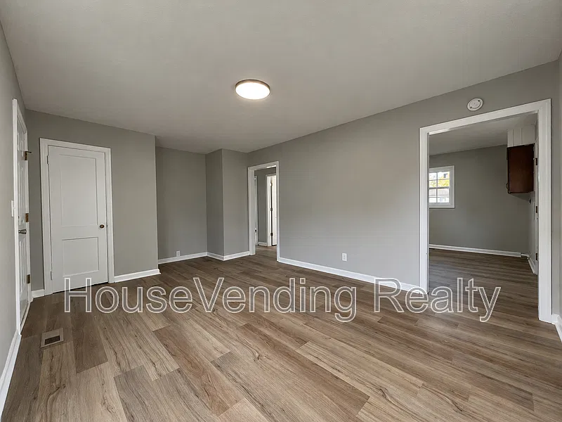 2 bed, 1.0 bath, 720 sqft, $1,530 — Photo 3